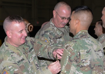 Army Reserve Aviation Command Uncases New Colors