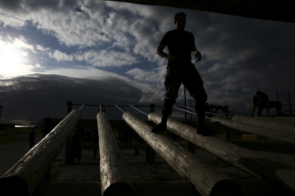 31st MEU Marines participate in an obstacle course