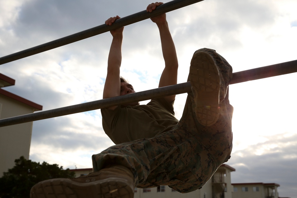 31st MEU Marines participate in an obstacle course