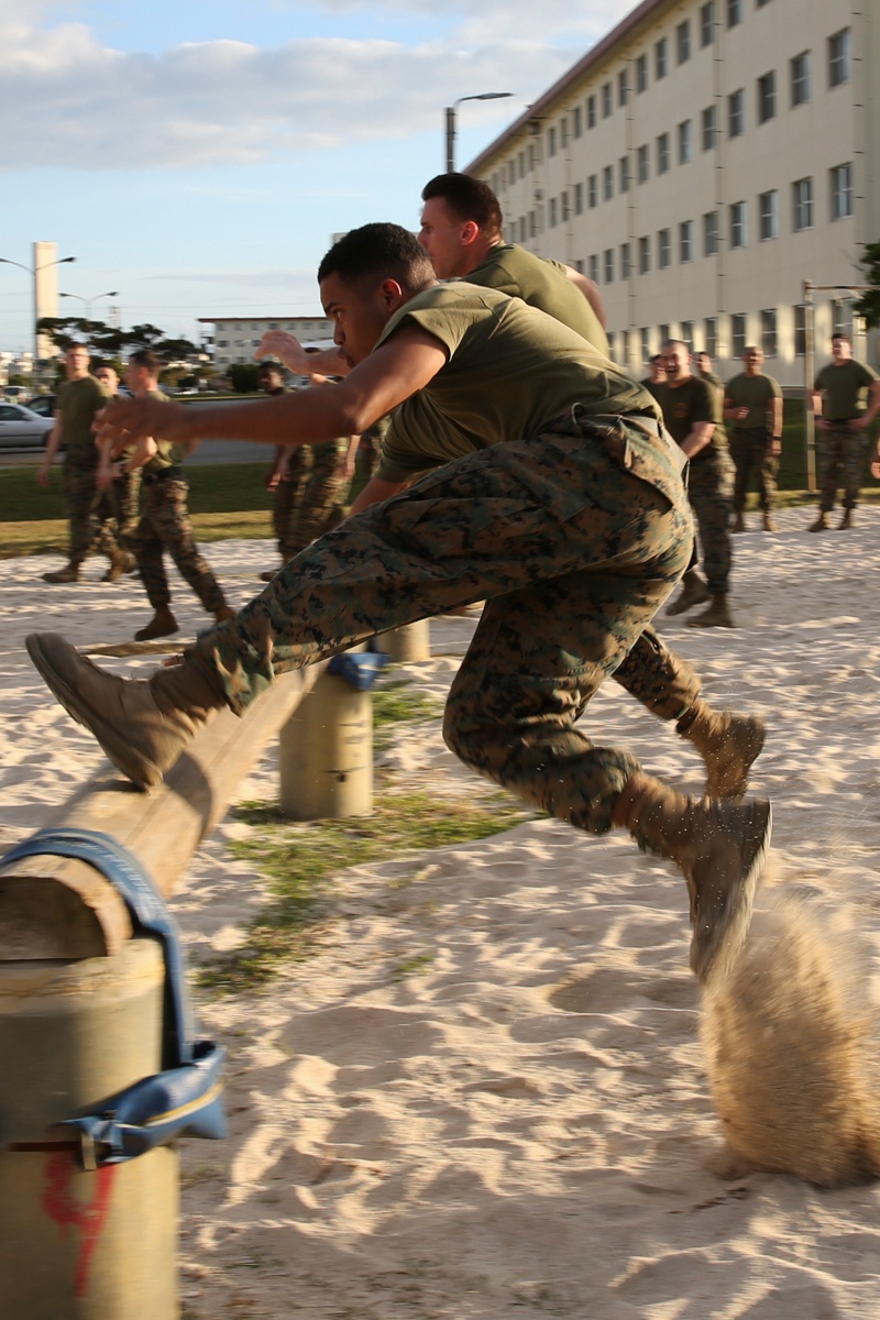 31st MEU Marines participate in an obstacle course