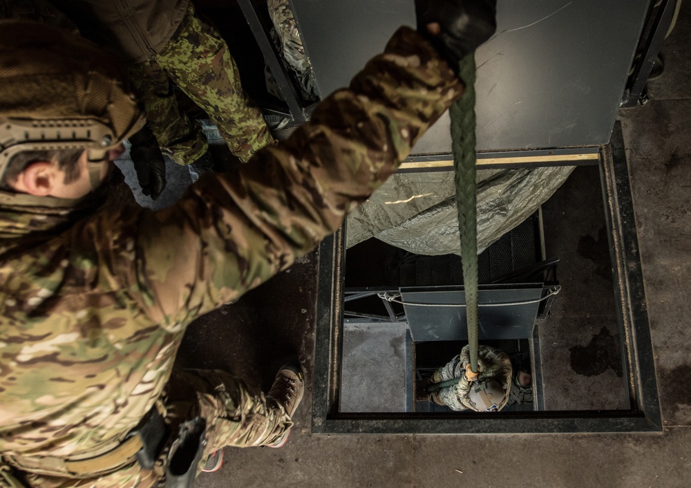 U.S., Estonian Special Operation Forces conduct fast rope training