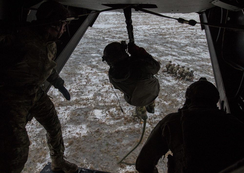 U.S., Estonian Special Operation Forces conduct fast rope training