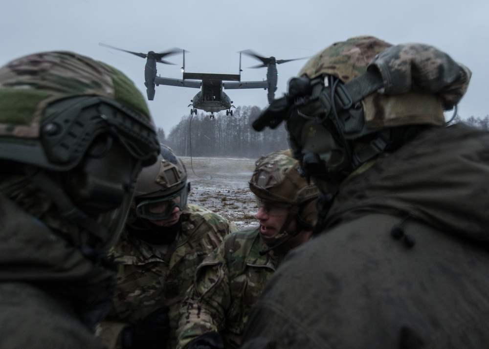 U.S., Estonian Special Operation Forces conduct fast rope training