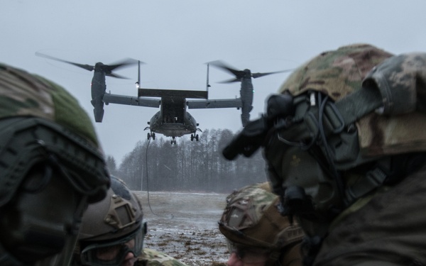 U.S., Estonian Special Operation Forces conduct fast rope training