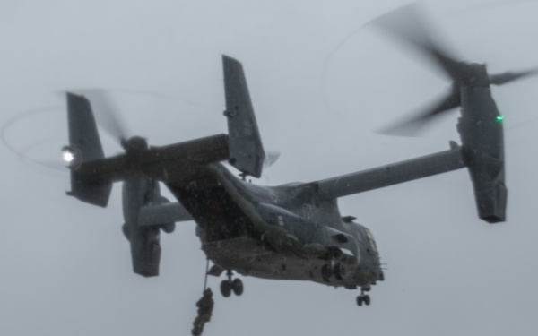 U.S., Estonian Special Operation Forces conduct fast rope training