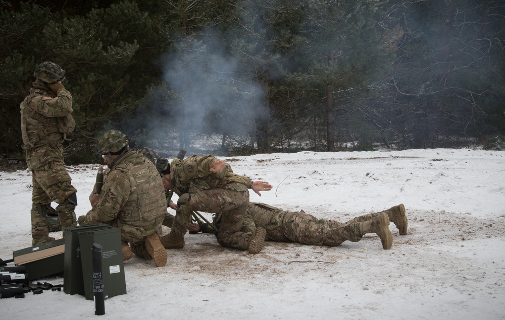 US Soldiers shoot mortars in coordinated fire exercise