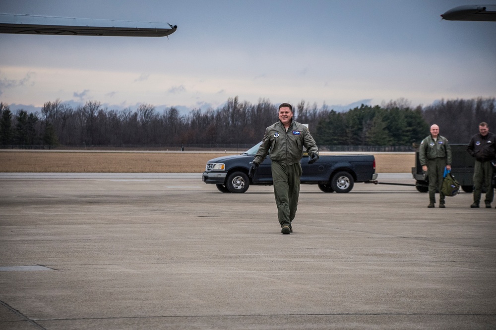 Col. James R. Camp takes final flight at 179th Airlift Wing