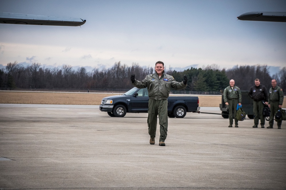 Col. James R. Camp takes final flight at 179th Airlift Wing