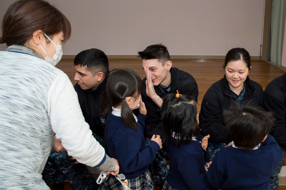 USS Bonhomme Richard (LHD 6) Sailors Visit Japanese Children at School