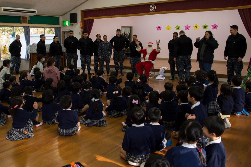 USS Bonhomme Richard (LHD 6) Sailors Visit Japanese Children at School