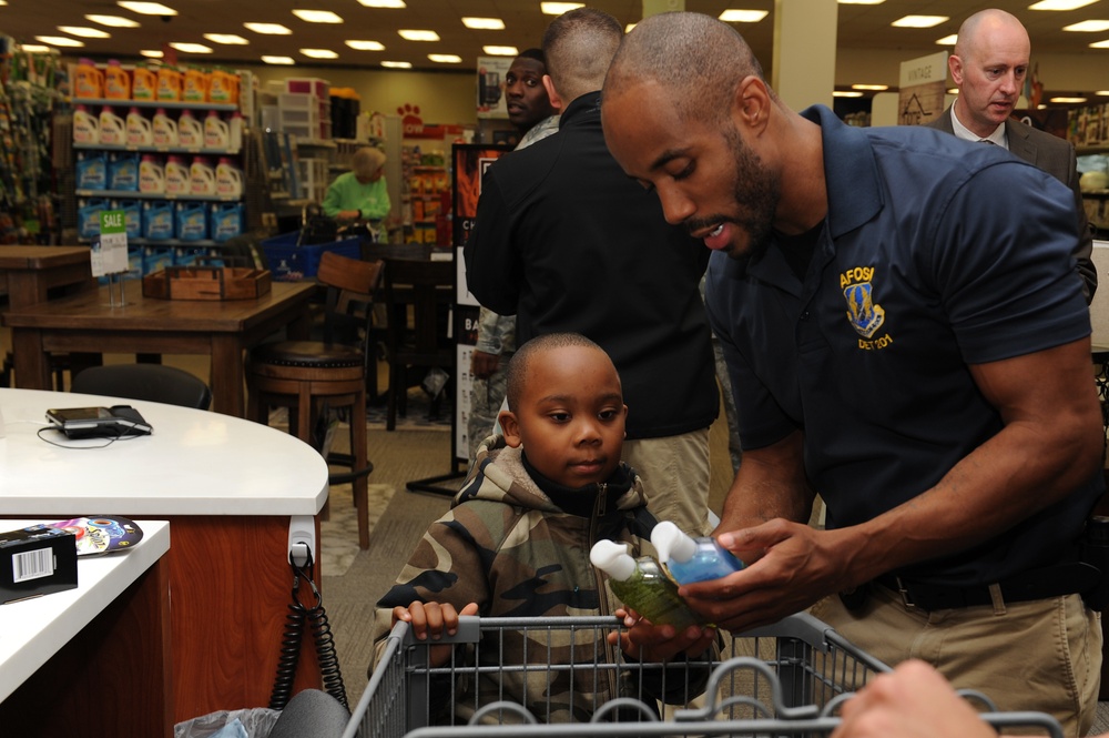 AFOSI mentors youth through “Shop with a Cop”