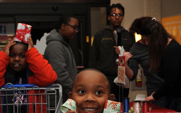 AFOSI mentors youth through “Shop with a Cop”