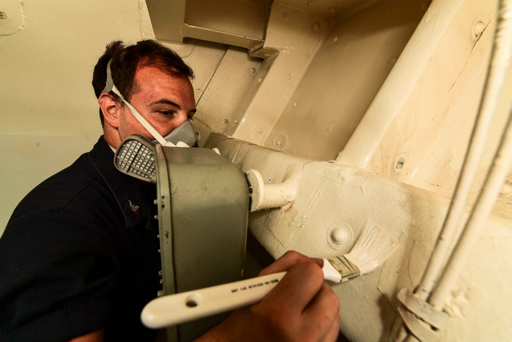 USS San Diego (LPD 22) Operation Specialist Paints Lagging