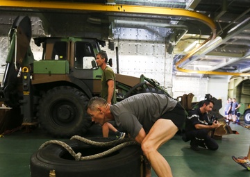 U.S., French share Christmas spirit through fitness challenge