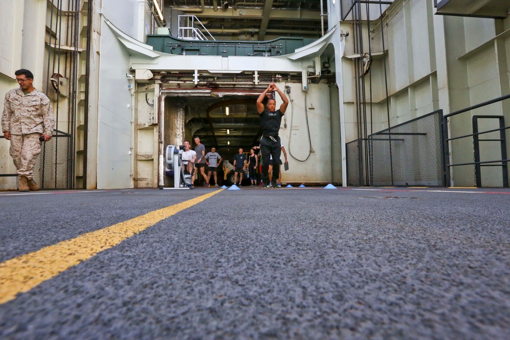 U.S., French share Christmas spirit through fitness challenge