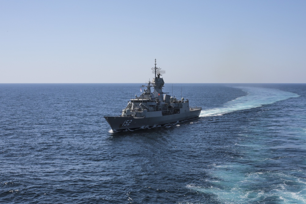 Tonnerre and Warramunga conduct exercise at sea