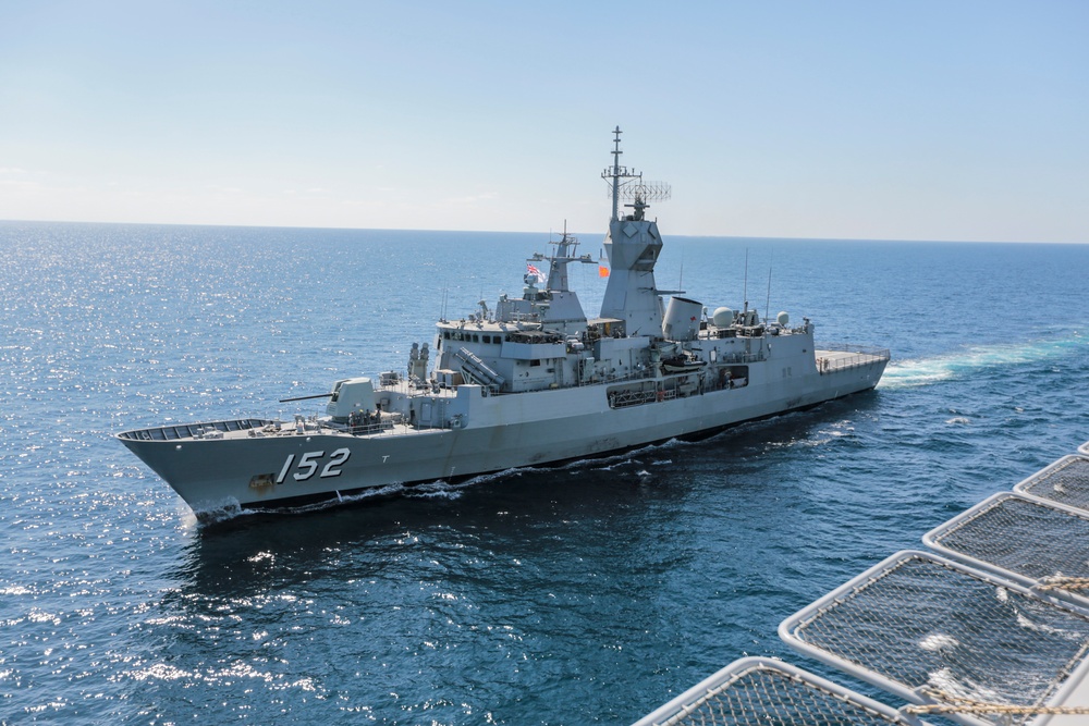 Tonnerre and Warramunga conduct exercise at sea
