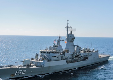 Tonnerre and Warramunga conduct exercise at sea