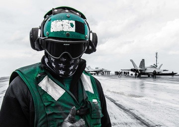 USS Ronald Reagan (CVN 76) Flight Deck