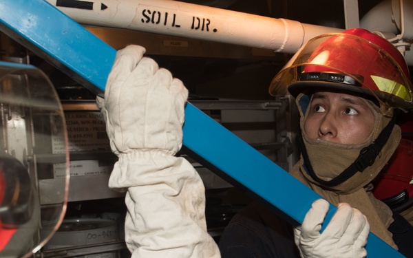 USS Pearl Harbor Sailors participate in a flying squad drill