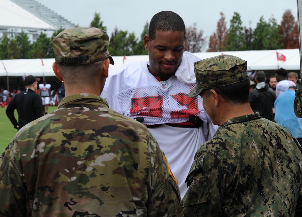 DVIDS - Images - Citizen Airmen honored during Tampa Bay Buccaneers' Salute  to Military [Image 6 of 8]