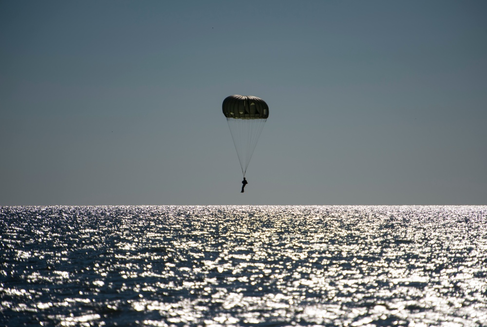 Southern Strike 18 - Cargo and Personnel Drop