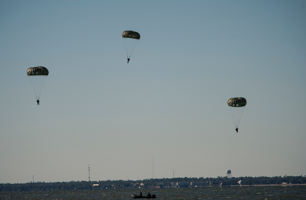 Southern Strike 18 - Cargo and Personnel Drop