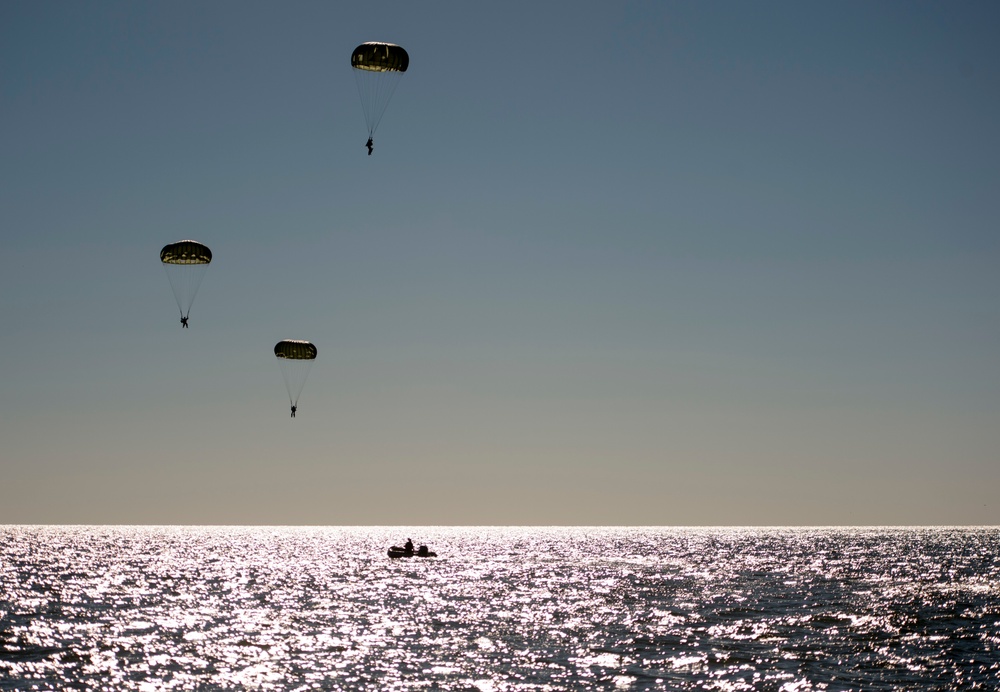 Southern Strike 18 - Cargo and Personnel Drop