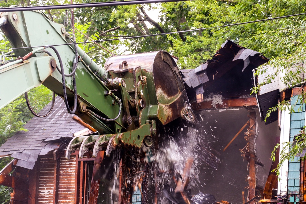 Soldiers from 16th Engineer Brigade help remove urban blight in Youngstown during annual training