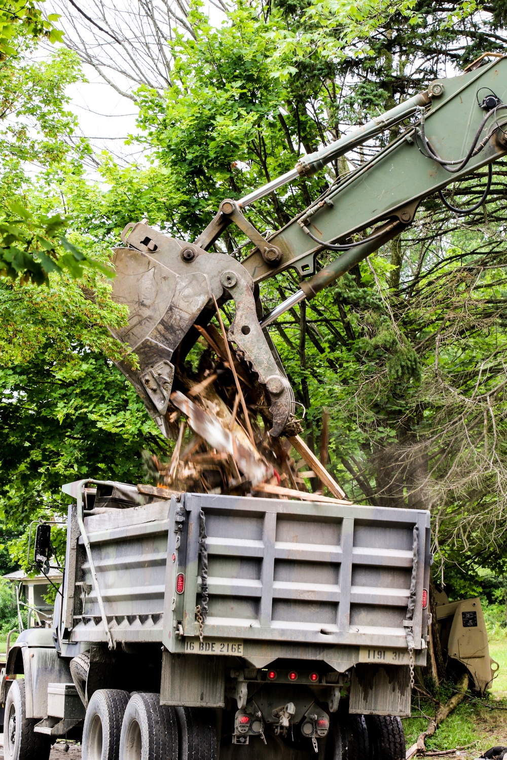 Soldiers from 16th Engineer Brigade help remove urban blight in Youngstown during annual training