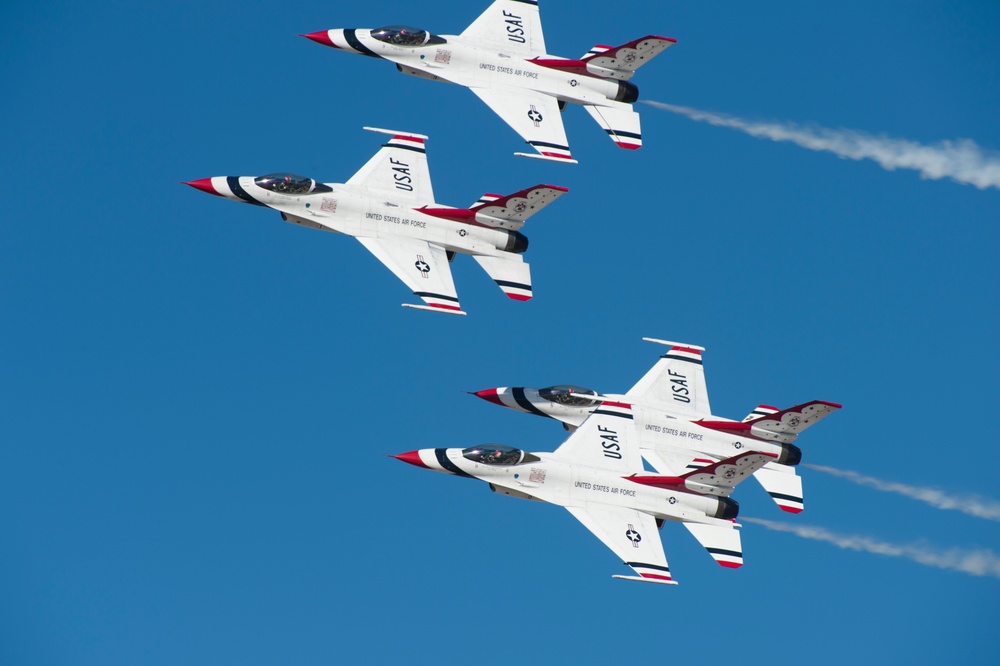 The Thunderbirds perform at Gowen Thunder 2017