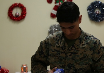 Camp Foster USO hosts Holiday Dinner