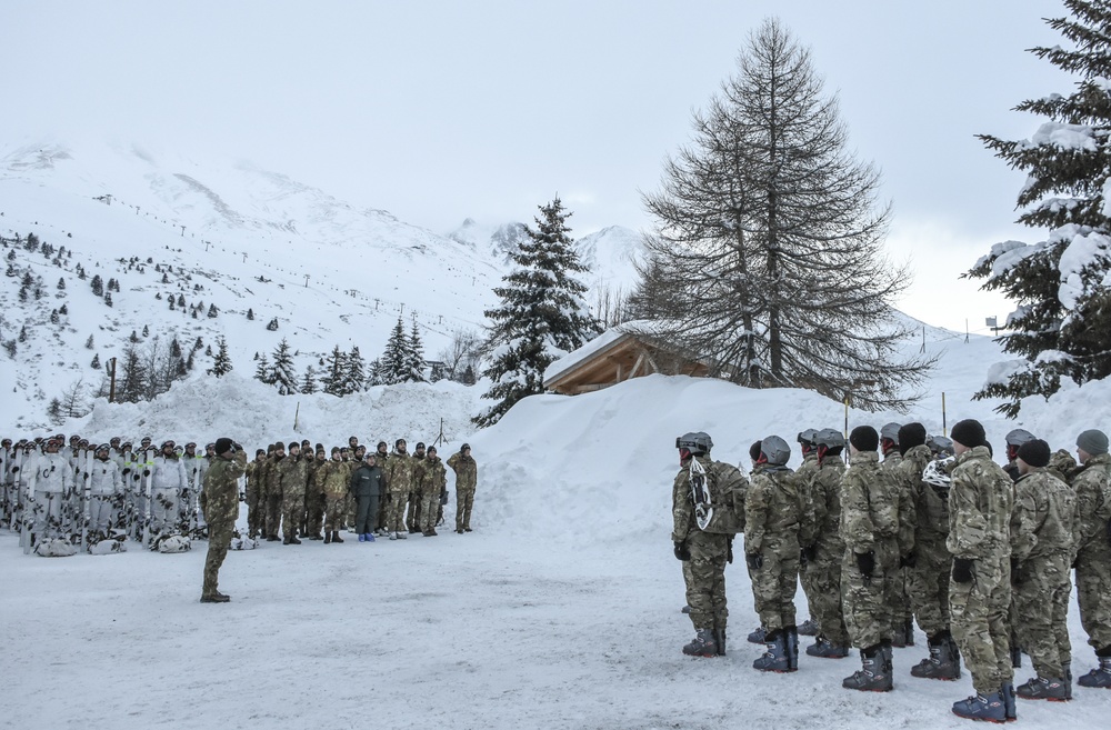 American and Italian Paratroopers honor the national colors