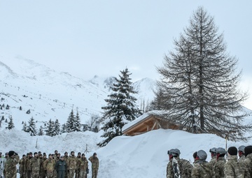 American and Italian Paratroopers honor the national colors
