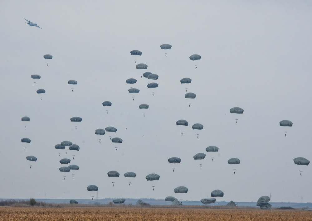 Serbian and American Paratroopers