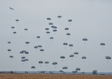 Serbian and American Paratroopers