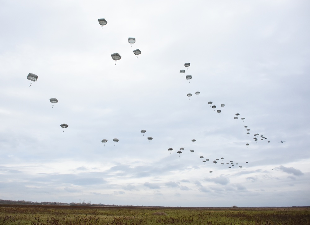 American and Serbian paratroopers unite