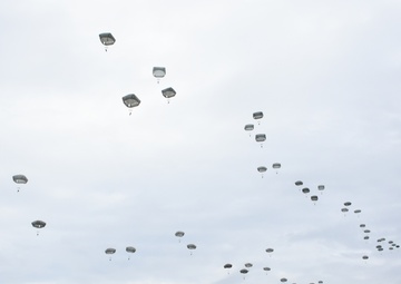 American and Serbian paratroopers unite