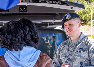 Recruiter speaks with bowl fan