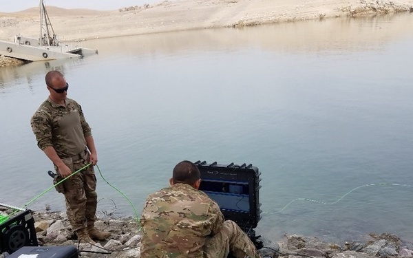Divers Support the Mosul Dam and Local Iraqi Government