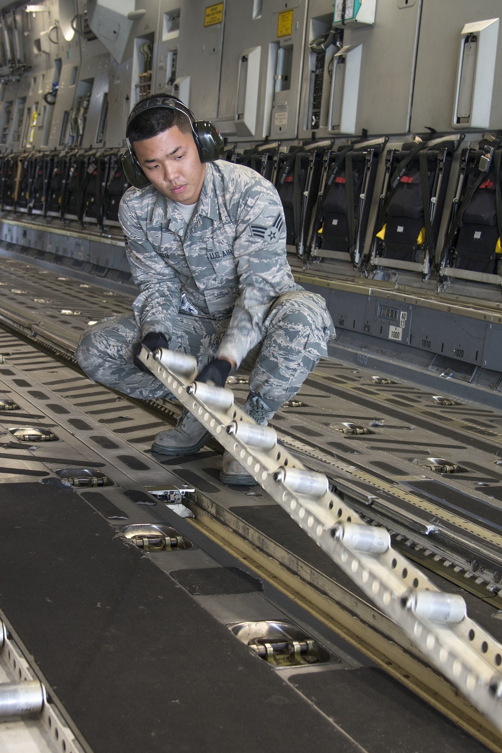 Port Dawgs secure equipment aboard C-17 aircraft