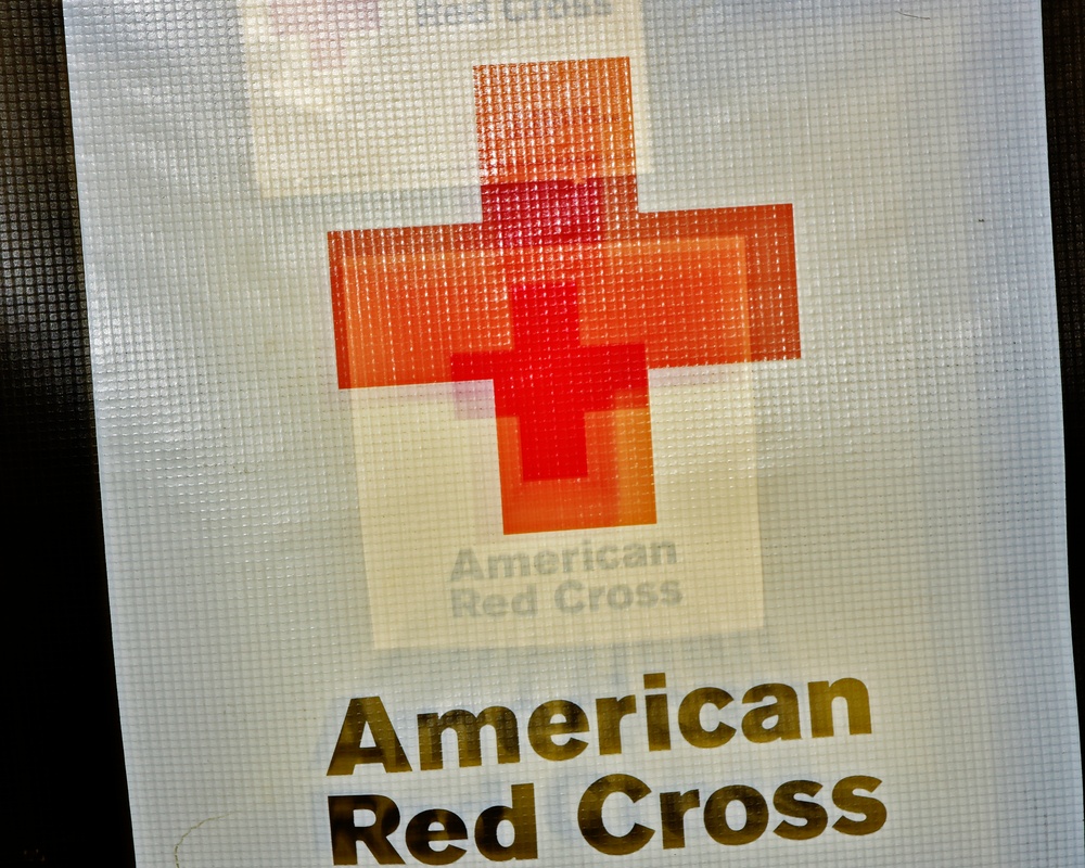 Airmen donate blood for Battle of the Badges campaign