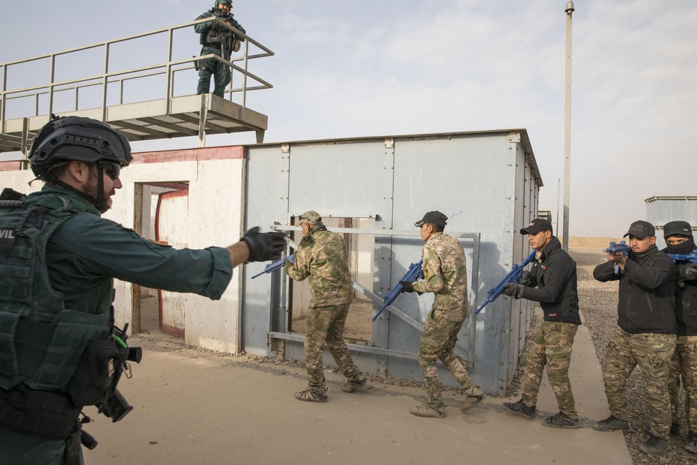 Iraqi Soldiers train on squad and fire discipline