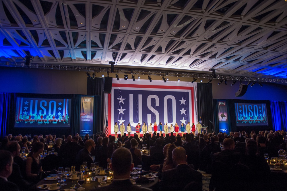 Flying Yankee receives USO Military Leadership Award
