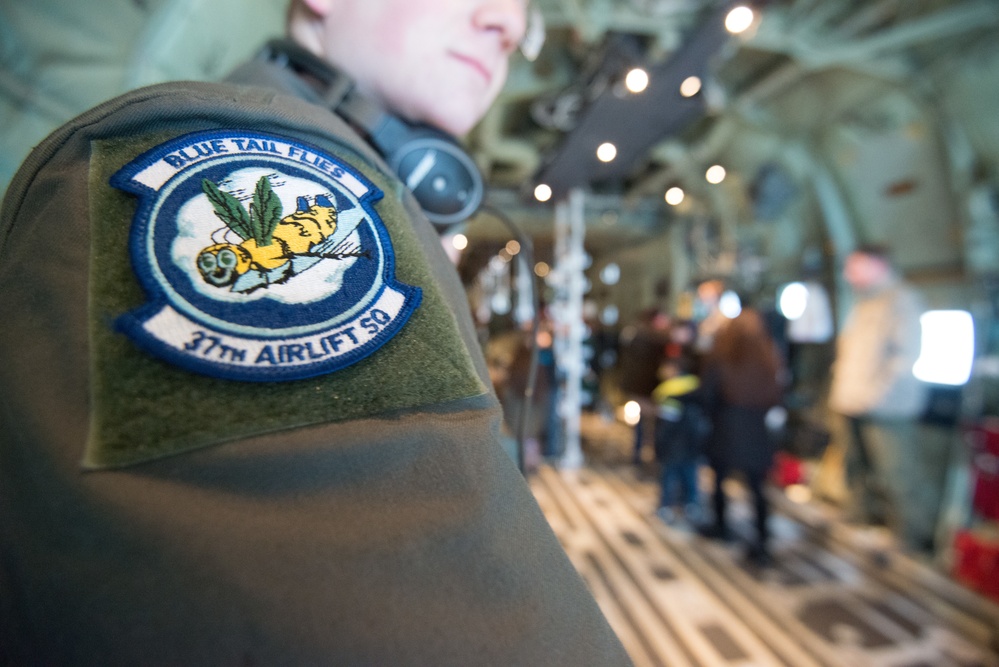 Santa's C-130J visits Chièvres Air Base