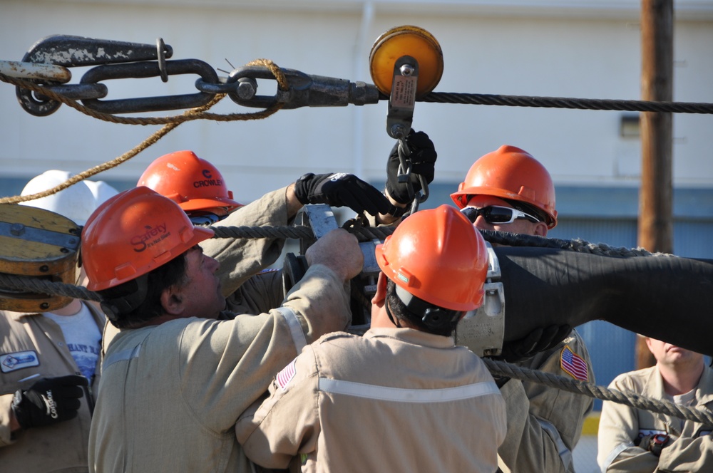 MT Empire State visits Underway Replenishment test site for training