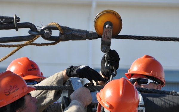 MT Empire State visits Underway Replenishment test site for training