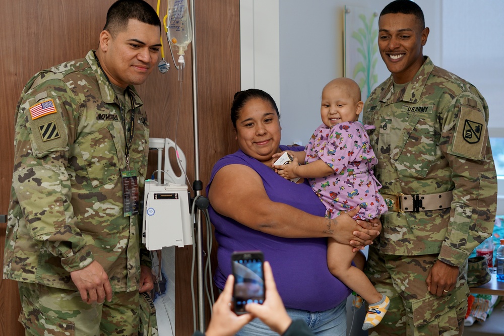 US Army All-Americans, Soldiers visit children-University Health Systems Hospital