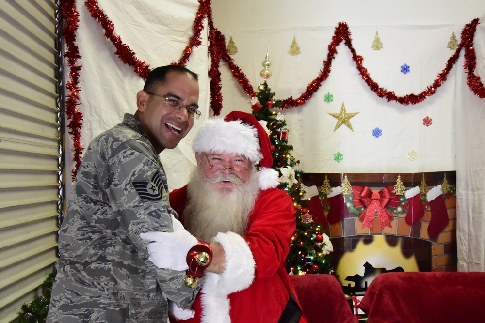 163d Attack Wing celebrates giving during holiday season