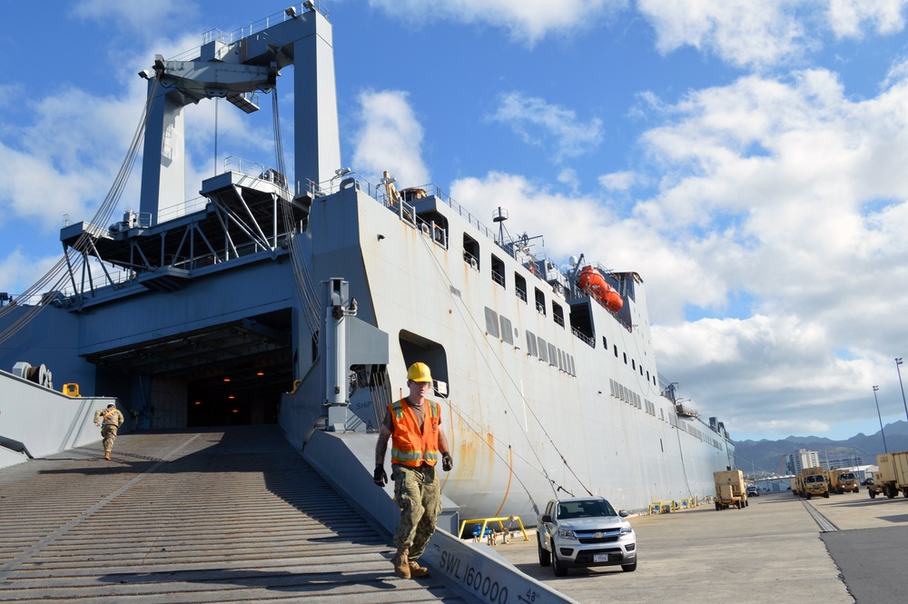 ‘Tropic Lightning’ Division loads up aboard Navy vessel for JRTC